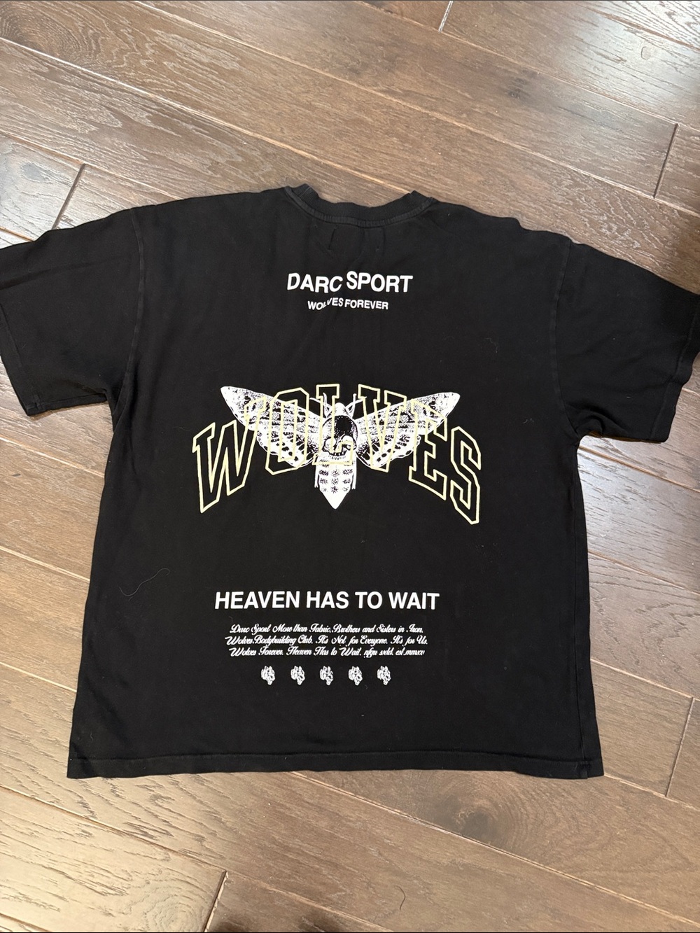 922/1000 Collectible Darc Sport Black Short-Sleeve 'Wolves' Graphic Tee
